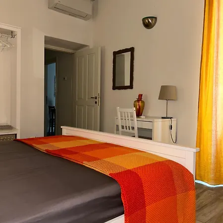 Apartment Am's *